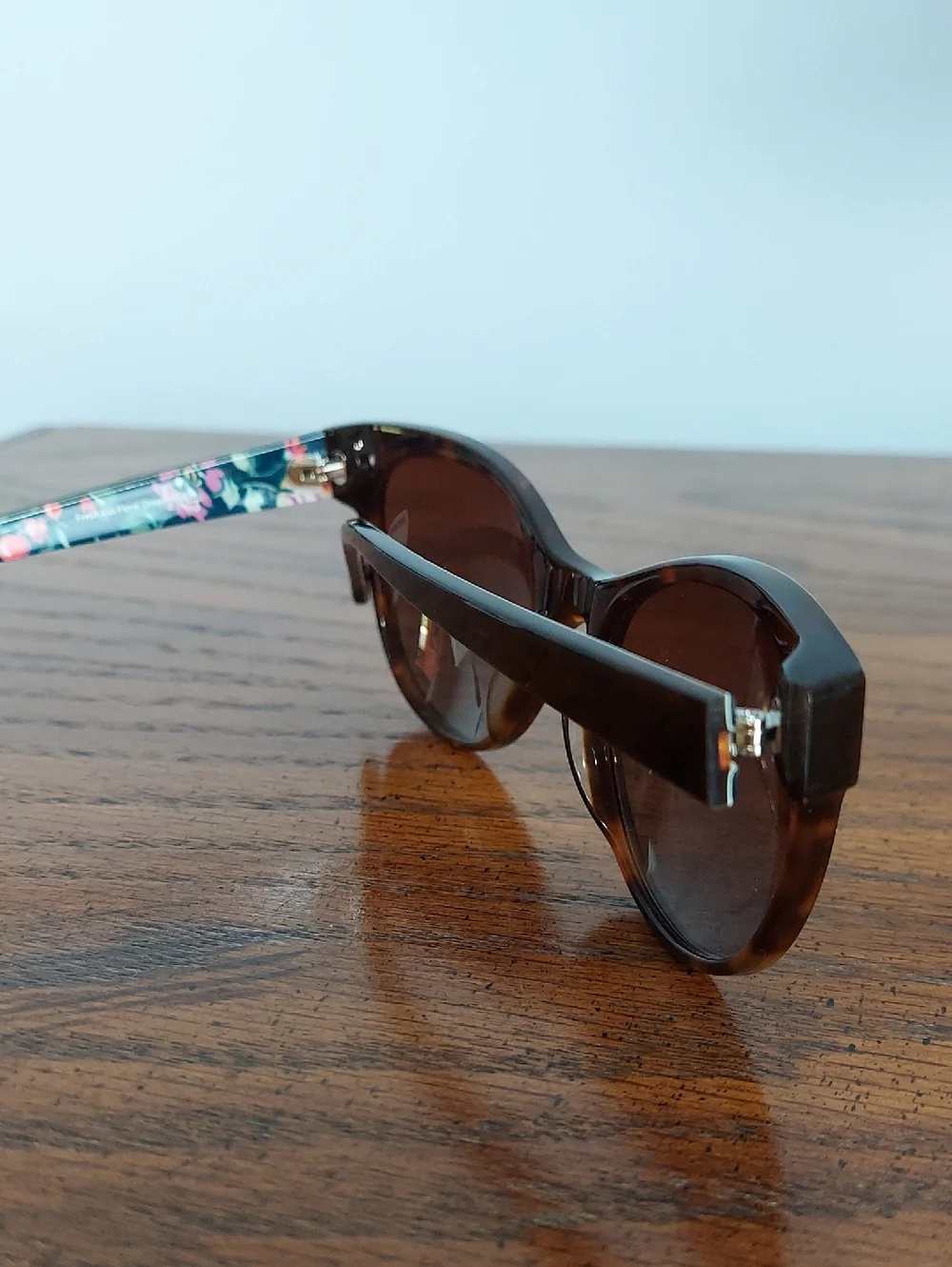 🆕 Vera Bradley Brown Tortoiseshell Polarized Sunglasses with Floral Arms, NWT